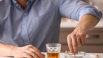 "Małpki" i papierosy powoli nas zabijają. Alarmujące dane