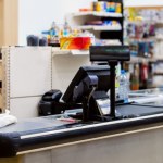 "Małpki" z kaucją. MKiŚ nie wyklucza zmian w systemie odbioru butelek