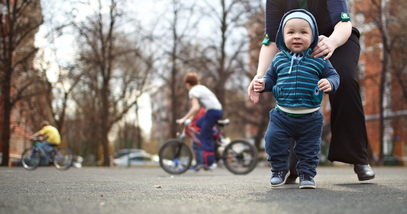 Maluchy, które nie są odpowiednio dopingowane do ruchu, z wiekiem stają się coraz mniej sprawne i bardziej ociężałe /123RF/PICSEL