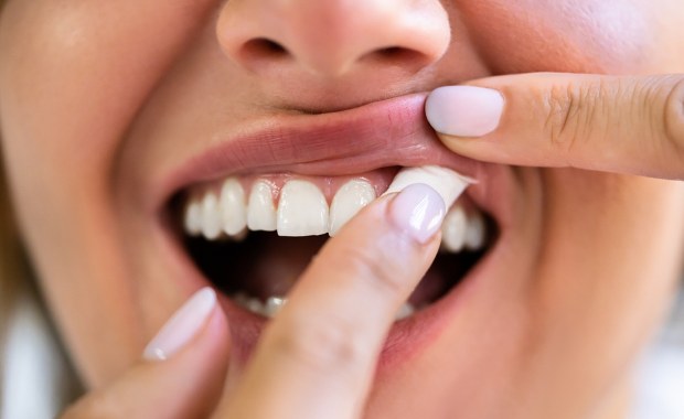 ​Maluchy mylą saszetki z nikotyną ze słodyczami. Ogromny skok liczby zatruć