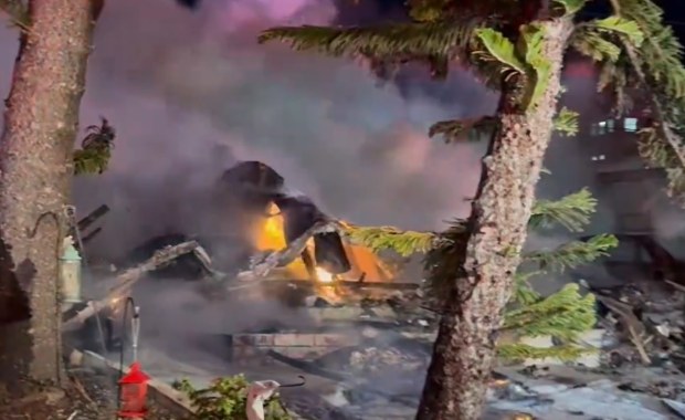 Mały samolot runął na parking dla przyczep kempingowych. Kilka osób zginęło