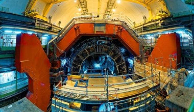 Mały Wielki Wybuch w CERN. Fizycy odtworzyli materię z narodzin kosmosu
