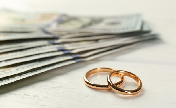 Małżeństwa docenione przez państwo? Senat pracuje nad nowym świadczeniem