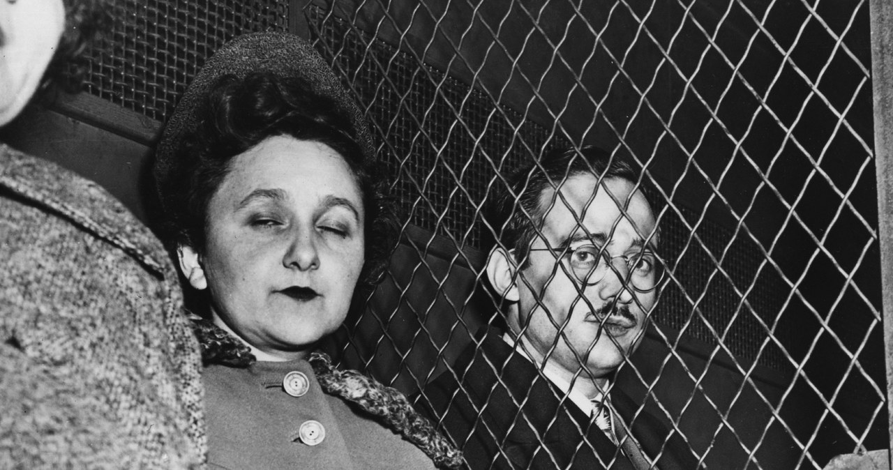 Małżeństwo Rosenbergów po aresztowaniu /Getty Images/Flash Press Media