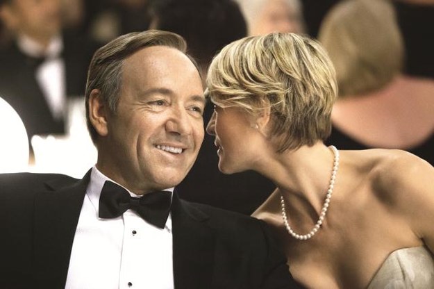 House of cards: Serial, który zobaczysz tylko w sieci Małżeństwo senatora i Claire (Robin Wright) bardziej przypomina układ biznesowy niż miłość. /Bulls Press Sp.z o.o.