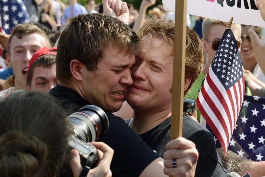 Małżeństwom homoseksualnym w Stanach Zjednoczonych mają przysługiwać takie same prawa, jak tradycyjnym /MICHAEL REYNOLDS    /PAP/EPA