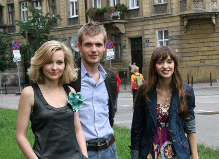 Małżonkowie Aleksandra (Marieta Żukowska) i Michał (Tomasz Ciachorowski) oraz Majka (Joanna Osyda) /INTERIA.PL