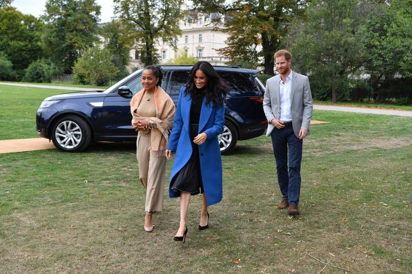 Mama Meghan Doria Ragland ma się przeprowadzić się do Londynu, by być bliżej córki i jej dziecka /Getty Images