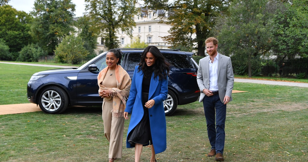 Mama Meghan Doria Ragland ma się przeprowadzić się do Londynu, by być bliżej córki i jej dziecka /Getty Images