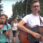 "Mama ostrzegała" w wersji pielgrzymkowej. Jak brzmi przebój disco polo w nowej wersji?