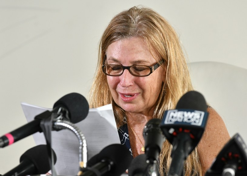 Mamie Mitchell ze łzami w oczach podczas konferencji prasowej /Rodin Eckenroth /Getty Images