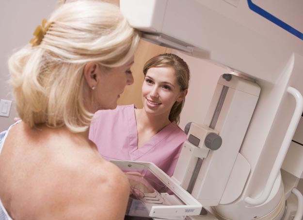 Mammografia może uratować życie /123RF/PICSEL