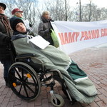 "Mamy prawo godnie żyć". Manifestacja rodziców niepełnosprawnych dzieci