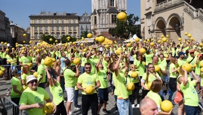 Mamy to! Rekord Guinnessa w jednoczesnym podbijaniu piłki do siatkówki [TRANSMISJA]