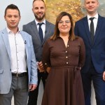 Mamy zdjęcia z finałowego odcinka "Rolnika". Miny uczestników dość nietęgie