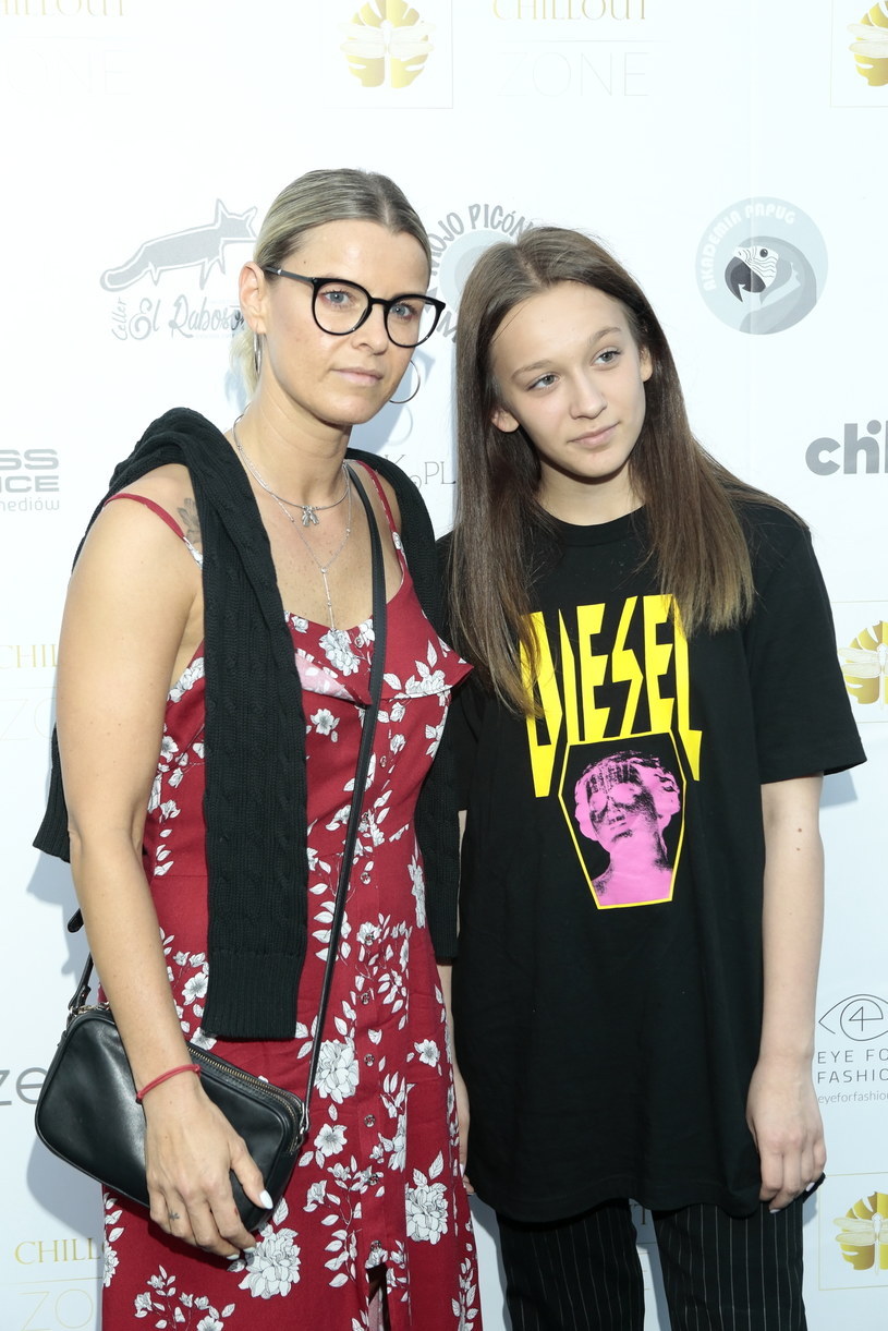 Mandaryna na ściance z córką /Jankowski /Reporter
