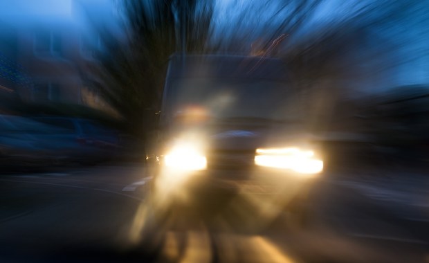 Mandat nawet do 3 tys. zł i zatrzymanie dowodu rejestracyjnego. Za złe światła sporo zapłacisz