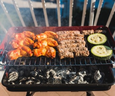 Mandat za grillowanie na balkonie to 500 zł. Jest tylko jedno wyjście, by go uniknąć