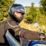 Mandat za jazdę motocyklem bez kasku jest symboliczny. Rozwaga zwycięża