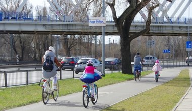 Mandat za jazdę z dzieckiem po ścieżce rowerowej. Przepisy mówią jasno