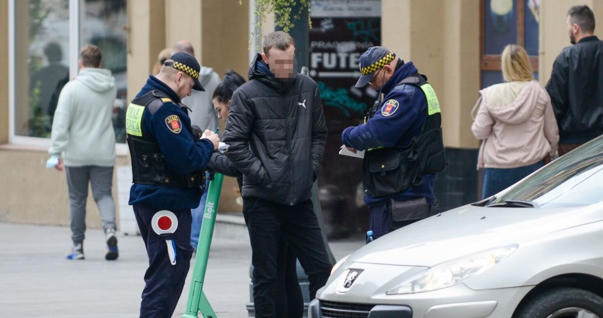 Mandat za przekroczenie prędkości na hulajnodze? To możliwe /Piotr Kamionka/ REPORTER /Agencja SE/East News