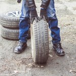 Mandat za stare opony. Policjant się nie zawaha