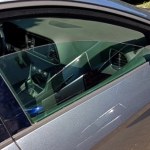 Mandat za uchyloną szybę w aucie to nie żart. Funkcjonariusze szybko reagują