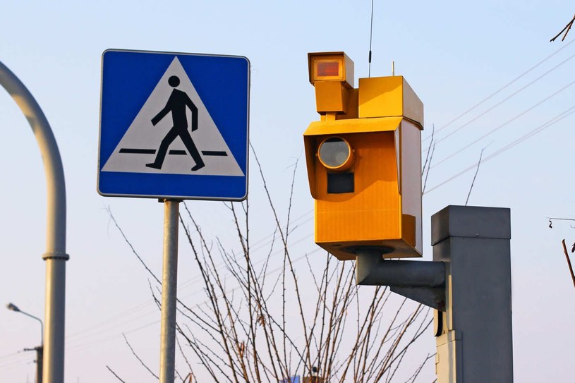 Mandaty z fotoradarów niezgodne z konstytucją? Sprawa trafiła do Trybunału Konstytucyjnego - chodzi o obowiązek samodenuncjacji /123RF/PICSEL