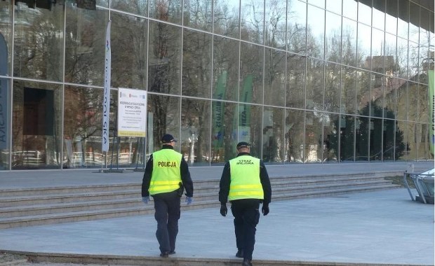 Mandaty za nienoszenie maseczek w "czerwonym" powiecie. 37 osób ukaranych