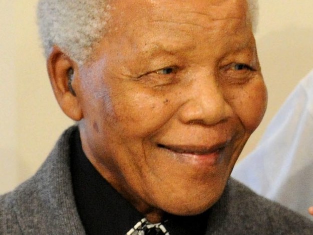 Mandela wyszedł po trzech tygodniach ze szpitala /PETER MOREY  /PAP/EPA