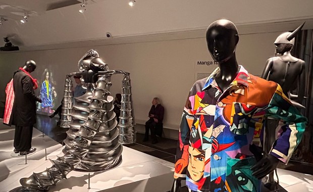 Mangi i japońska moda podbijają Paryż. Furorę robi niezwykła wystawa