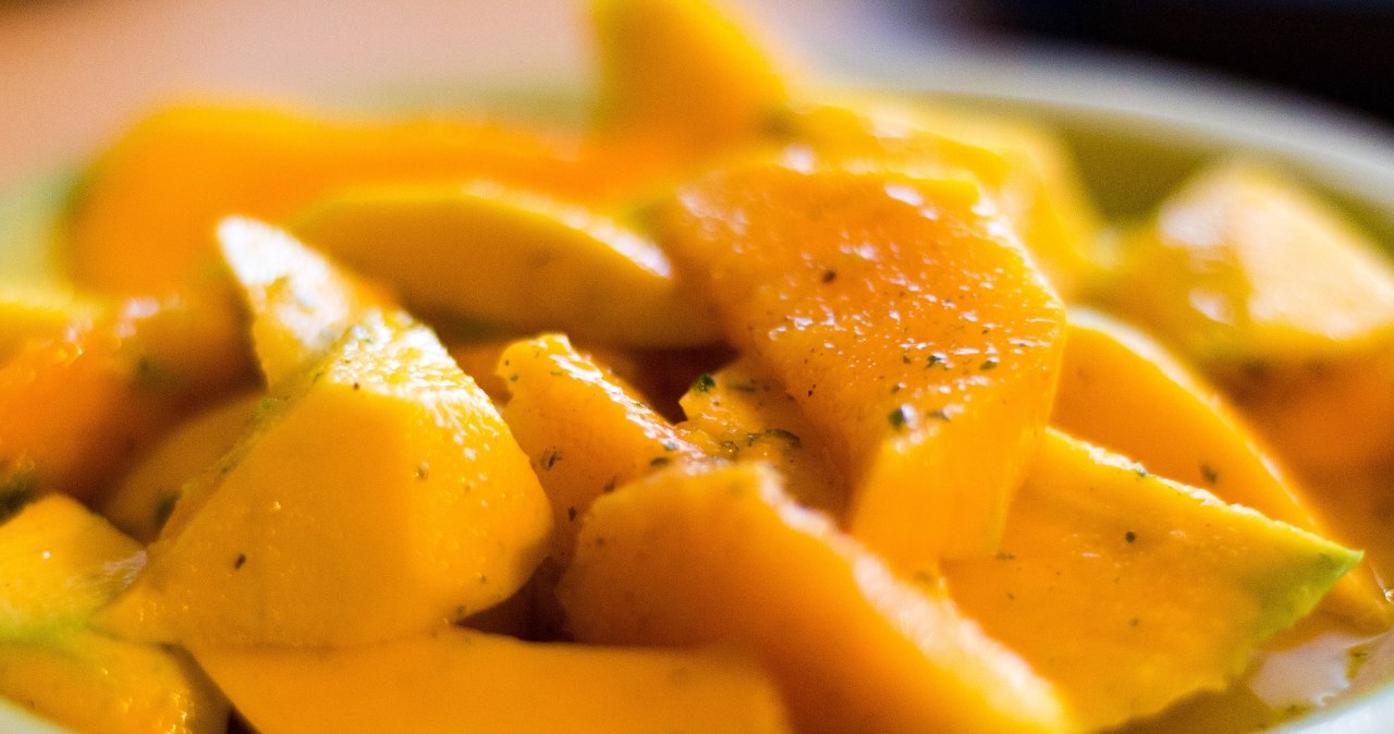 Манго - тропічний фрукт із солодкою м’якоттю. Його цінують за яскравий смак, аромат і численні корисні для здоров’я властивості /pixabay.com