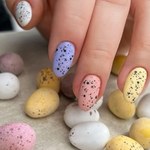 Manicure na Wielkanoc. Pisanki, zajączki i inne wzory