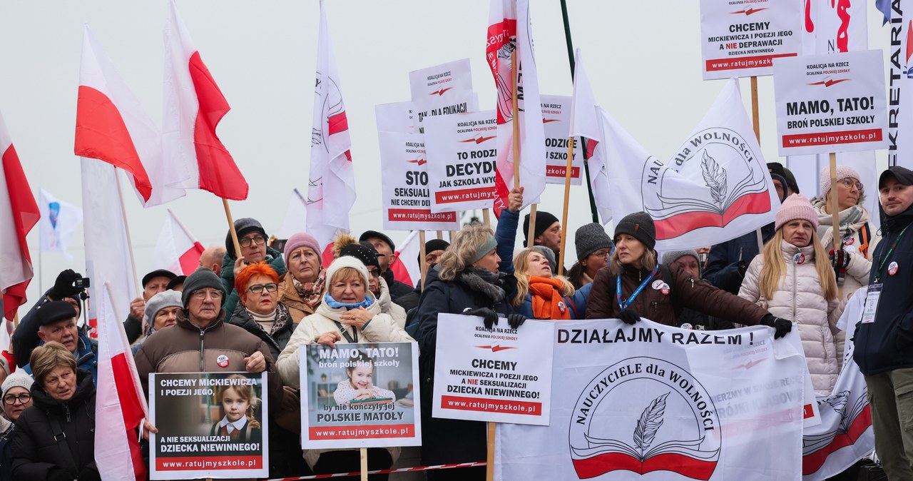 Manifestacja "Tak dla edukacji, nie dla deprawacji" w Warszawie