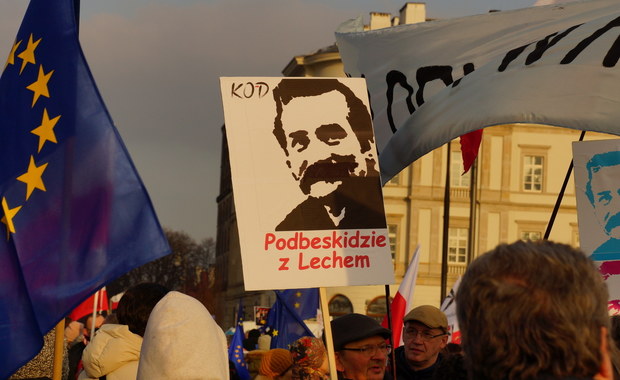 Manifestacja KOD-u w obronie Lecha Wałęsy. Ratusz: 80 tysięcy ludzi, policja: 15 tysięcy
