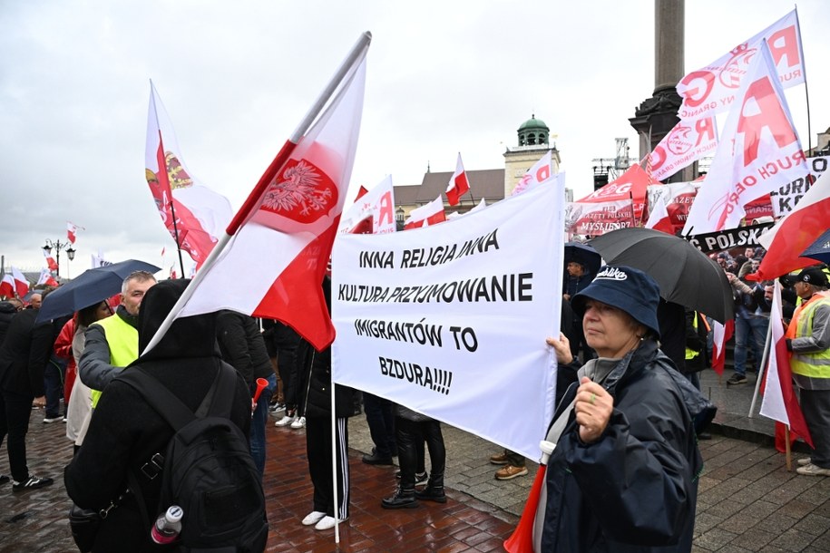 Manifestacja na placu Zamkowym /Radek Pietruszka /PAP