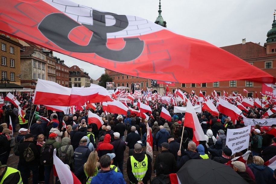 Manifestacja na placu Zamkowym / 	Radek Pietruszka   /PAP