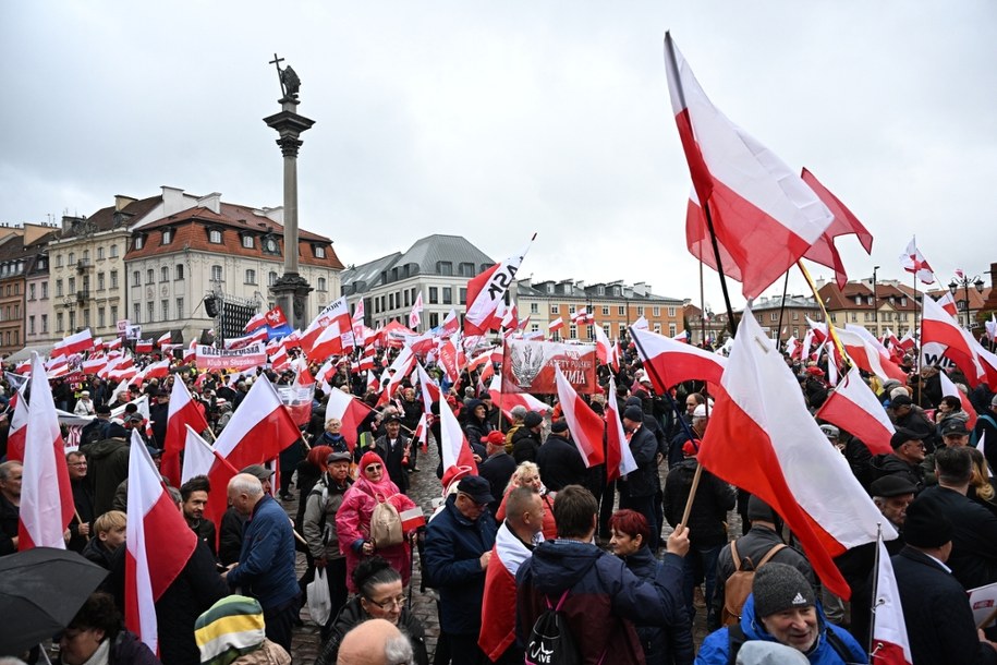 Manifestacja na placu Zamkowym /Radek Pietruszka /PAP