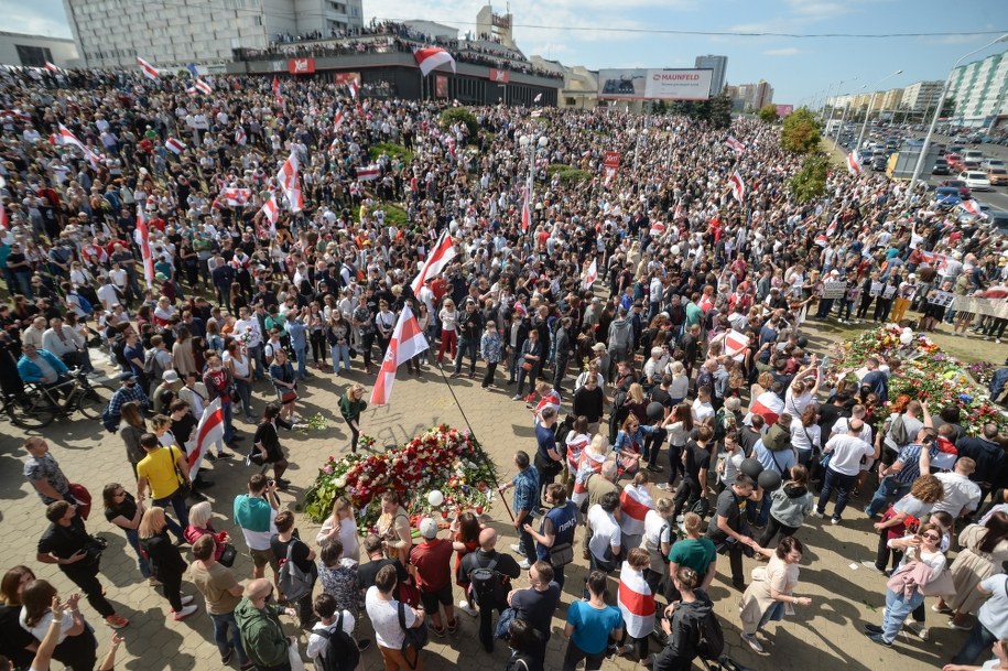 Manifestacja na ulicach Mińska /YAUHEN YERCHAK /PAP/EPA