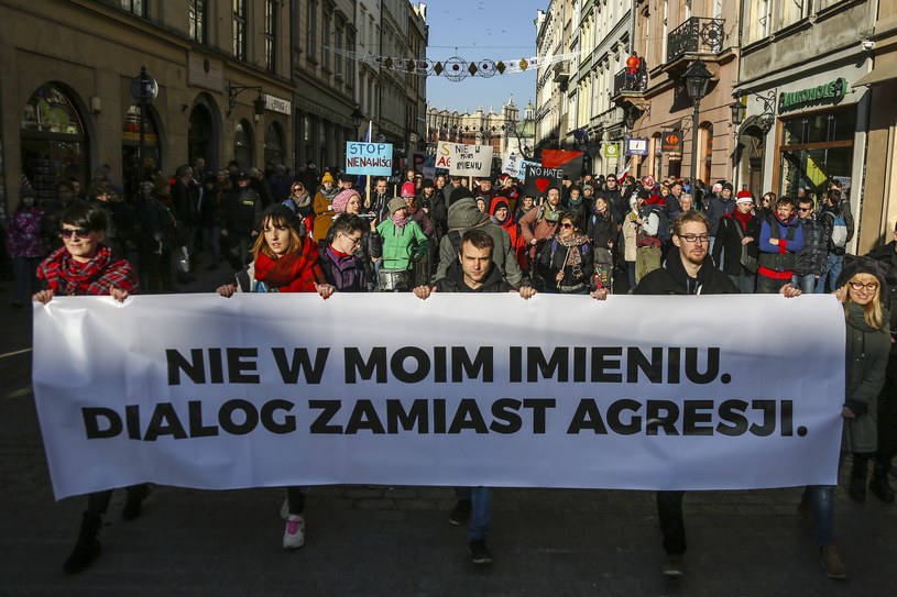 Manifestacja "Nie w moim imieniu. Dialog zamiast agresji" w Krakowie /Beata Zawrzel /East News