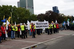 Manifestacja OPZZ na placu Defilad