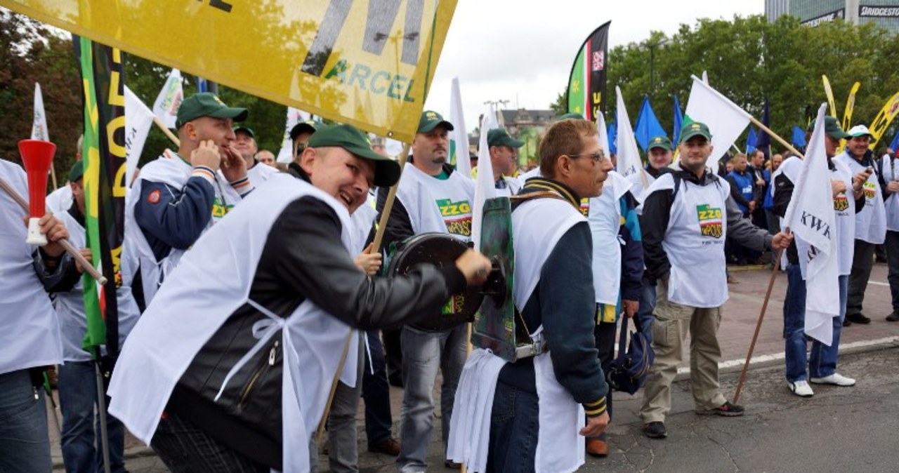 Manifestacja OPZZ na placu Defilad