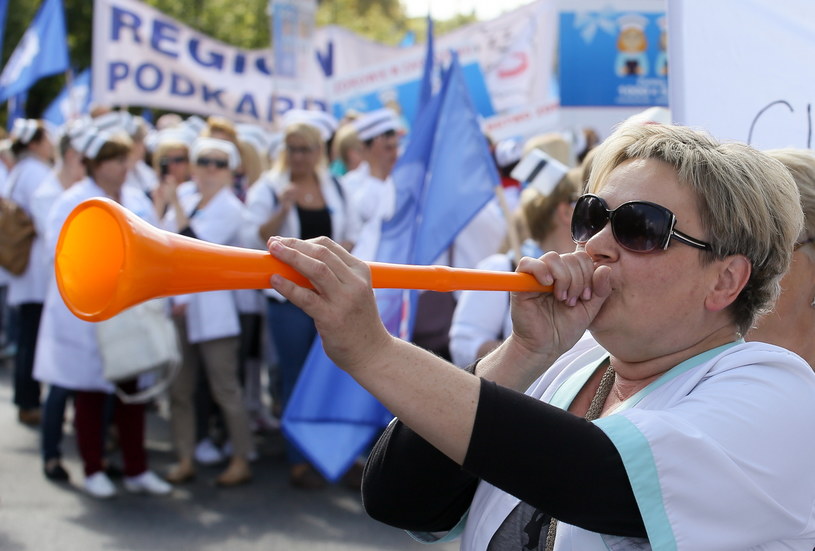 Manifestacja pielęgniarek i położnych /Paweł Supernak /PAP