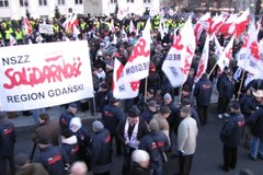 Manifestacja PiS przeciwko planom wydłużenia wieku emerytalnego  