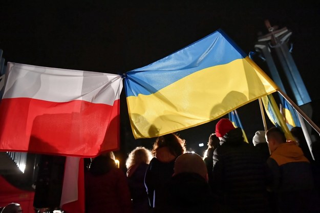 Manifestacja pod hasłem "Solidarnie z Ukrainą" na Placu Solidarności w Gdańsku /Adam Warżawa /PAP