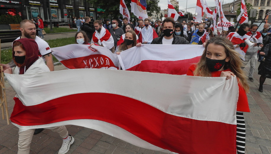 Manifestacja poparcia dla białoruskiej opozycji w Kijowie /SERGEY DOLZHENKO /PAP/EPA