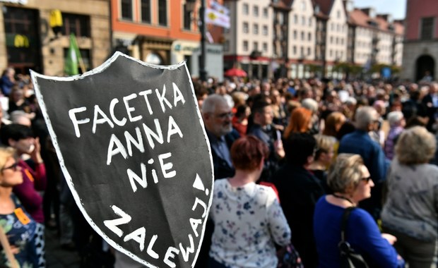 Manifestacja poparcia dla nauczycieli we Wrocławiu. "Mogą na nas liczyć"