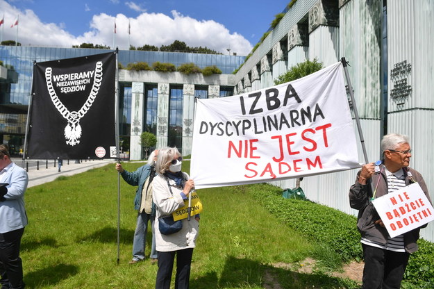 Manifestacja poparcia dla sędziego Włodzimierza Wróbla /Radek  Pietruszka /PAP