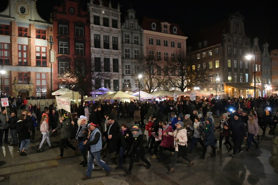 Manifestacja poparcia dla strajkujących nauczycieli w Gdańsku / 	Adam Warżawa    /PAP