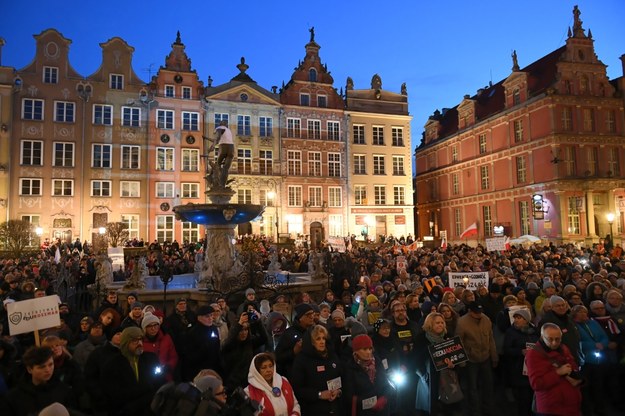 Manifestacja poparcia dla strajkujących nauczycieli. / 	Adam Warżawa    /PAP